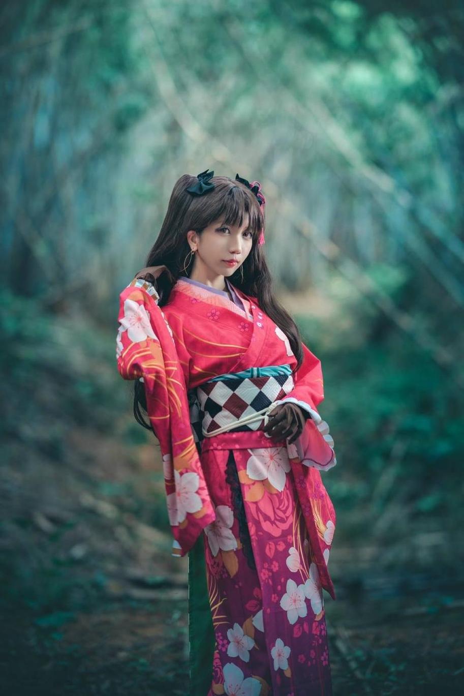 梦幻之境，迷失人形QUQ白色礼服cosplay图片。